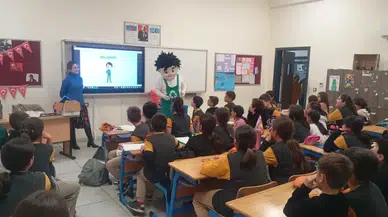 Kemer’de Minik Ellere Çevre Dedektifiyle Doğa Aşısı